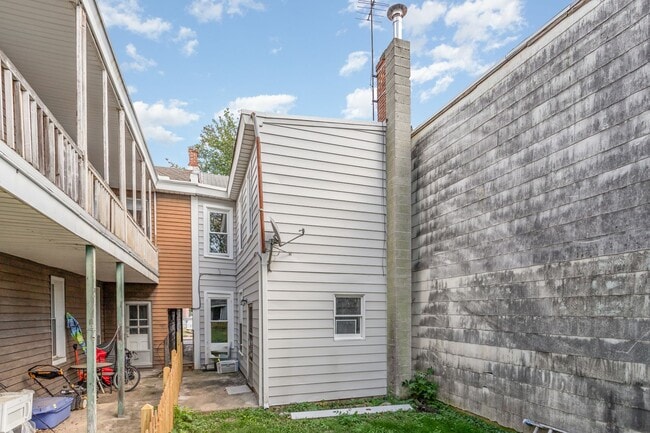 Building Photo - Newly remodeled 3 bedroom home