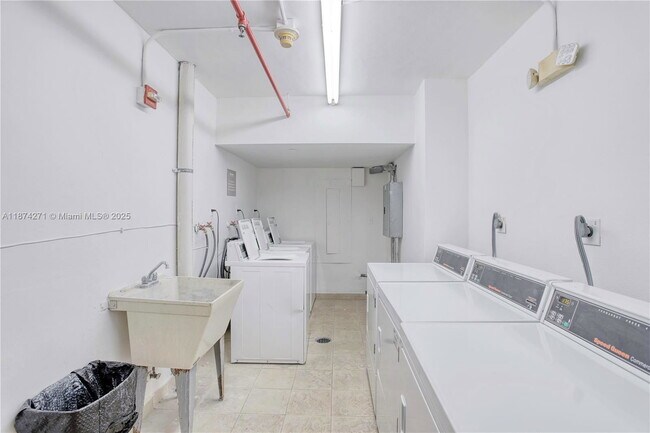 Building Photo - 1000 West Ave