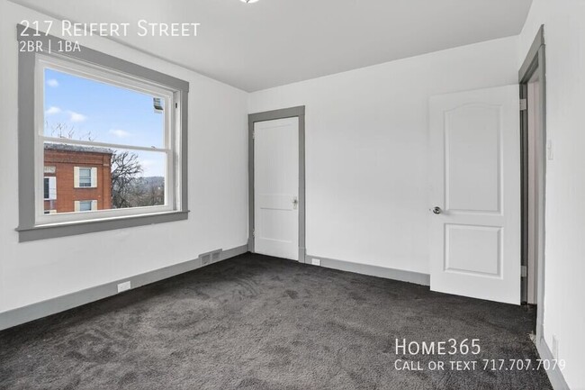 Building Photo - 217 Reifert St