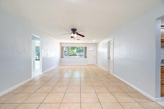 Building Photo - 6113 Royal Palm Blvd