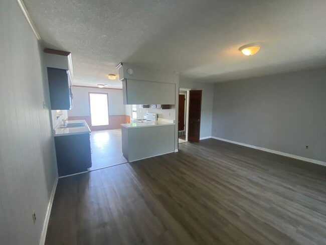 Building Photo - 5373 Sputnik Dr