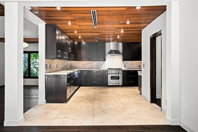 Building Photo - 3184 Dona Sarita Pl