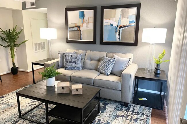 Building Photo - Modern Comfort Meets Relaxed Humble Vibes