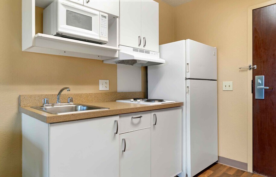 Building Photo - Furnished Studio-Detroit - Farmington Hills