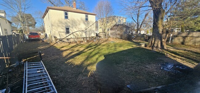 Building Photo - 123 Scott St