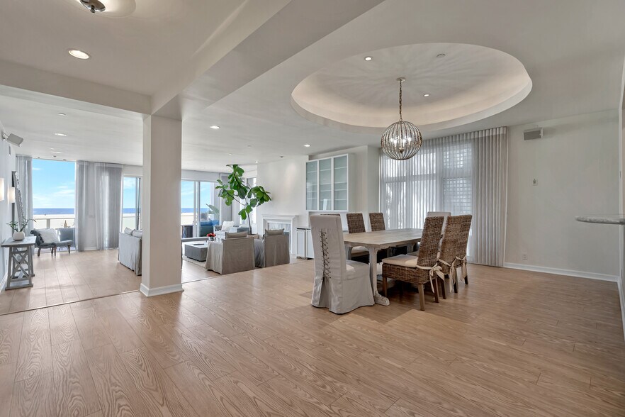 Building Photo - 1351 Palisades Beach Rd