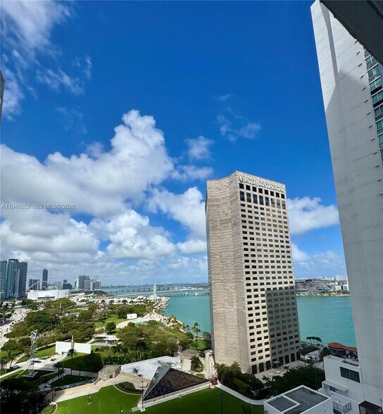 Building Photo - 325 S Biscayne Blvd