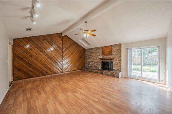 Building Photo - 6753 Spoonwood Ln