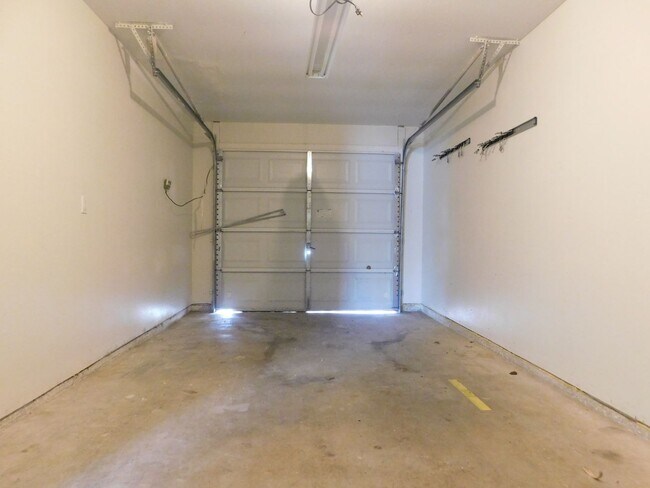 Building Photo - Available NOW!!!! Gorgeous 1 story, 3 bedroom, 2 bath, 1 car garage home. Spacious living room an...