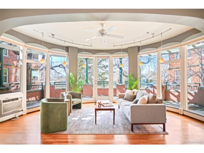 Primary Photo - 3249 W Fairview Pl