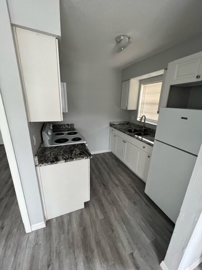 Interior Photo - 13104-13108 Leisure Wood Pl