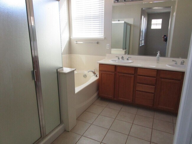 Building Photo - 553 Refosco Ct