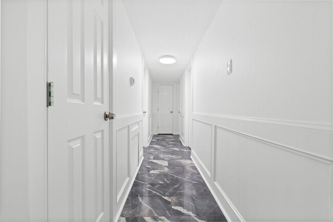 Building Photo - 7900 Westheimer Rd