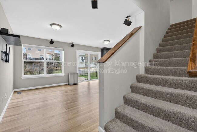 Building Photo - 425 Spring Trce