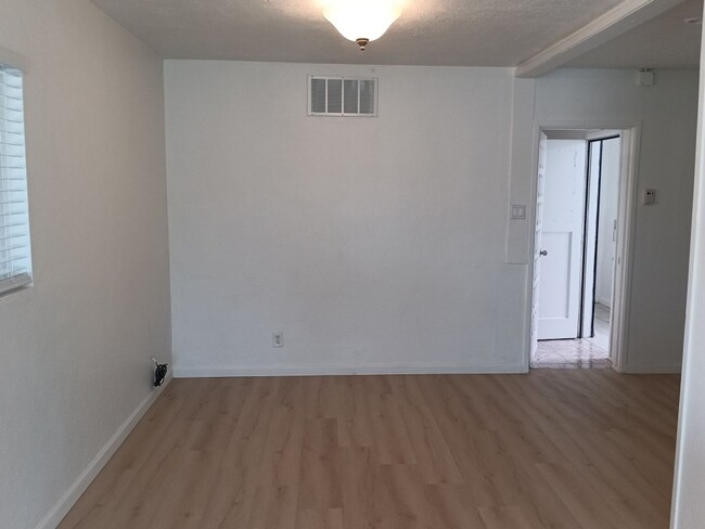 Building Photo - Cozy 4-bedroom, 2-bathroom home! Showings ...