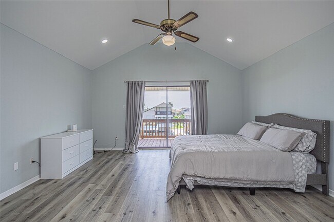 Building Photo - 301 Commander Dr