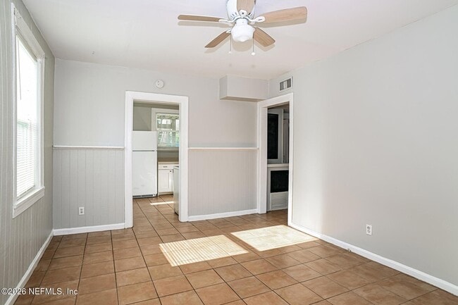 Building Photo - 214 8th Ave N