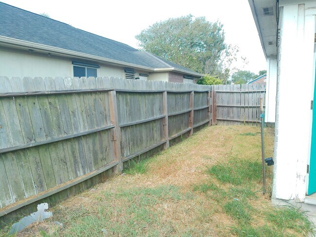 Building Photo - 7818 Wolverine Dr