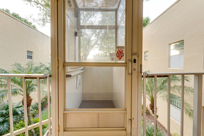 Building Photo - 509 Capri Dr