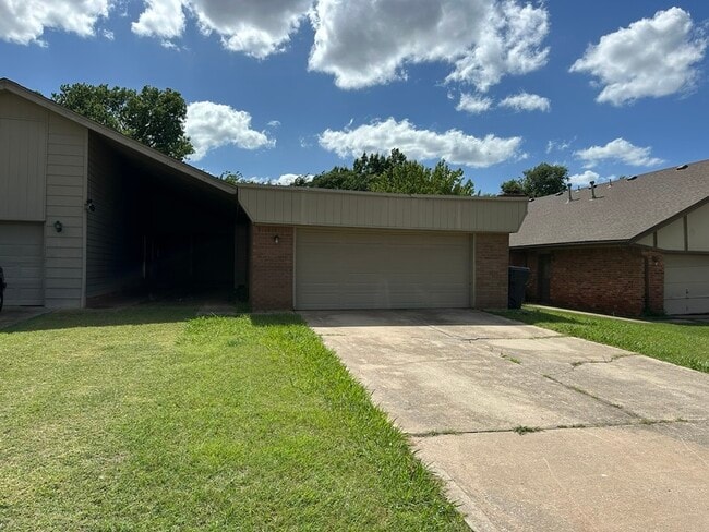 Primary Photo - 8915 N Rockwell Dr