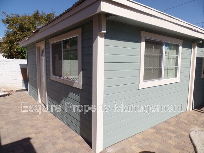Building Photo - 223 Deodar Ave