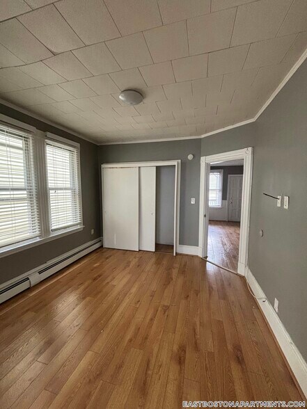 Building Photo - 346 Chelsea St