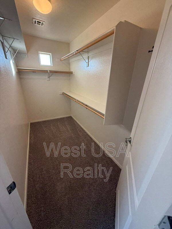 Building Photo - 730 E Press Rd