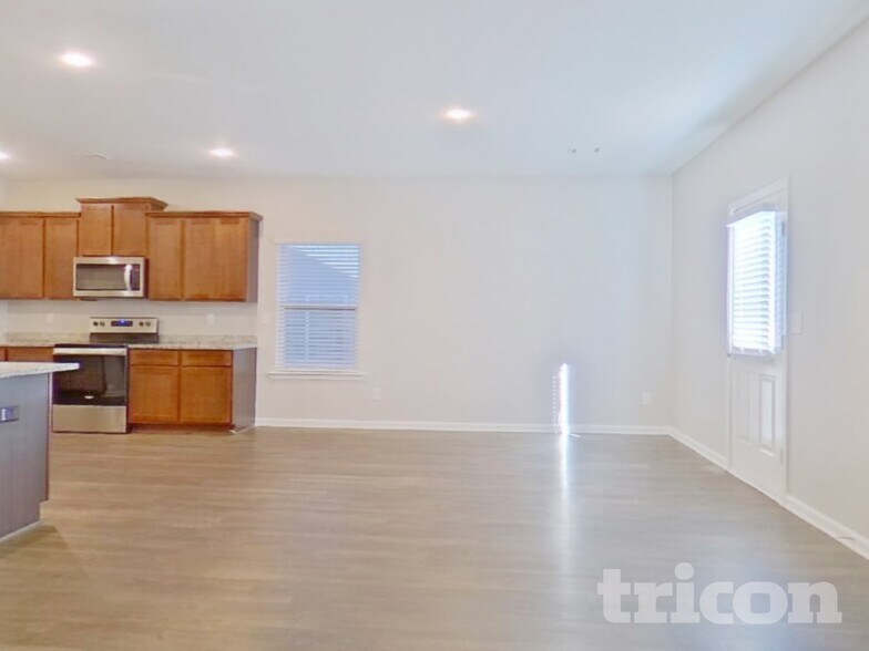 Building Photo - 3542 Falconwood Dr