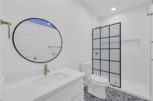 Building Photo - 211 N 28th St