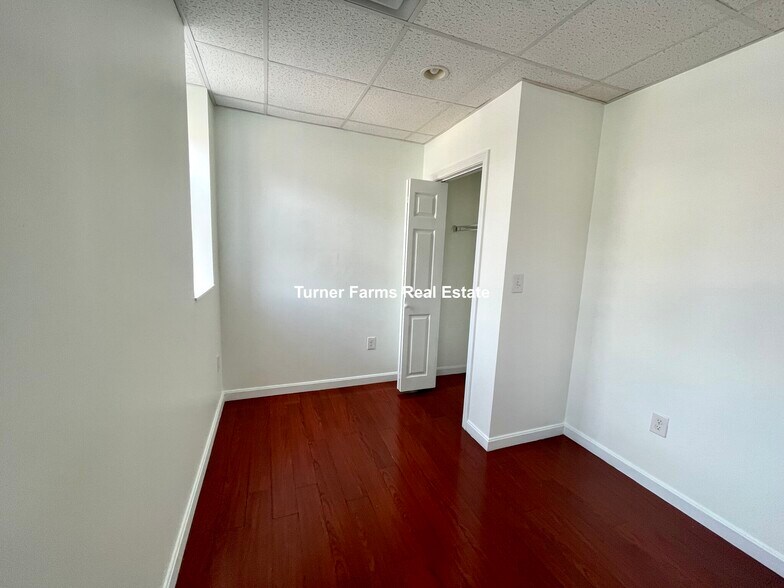 Building Photo - 72 Kneeland St