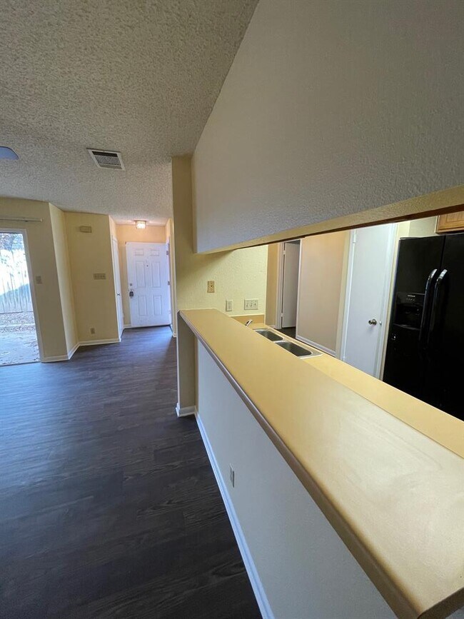 Building Photo - 316 W William Cannon Dr