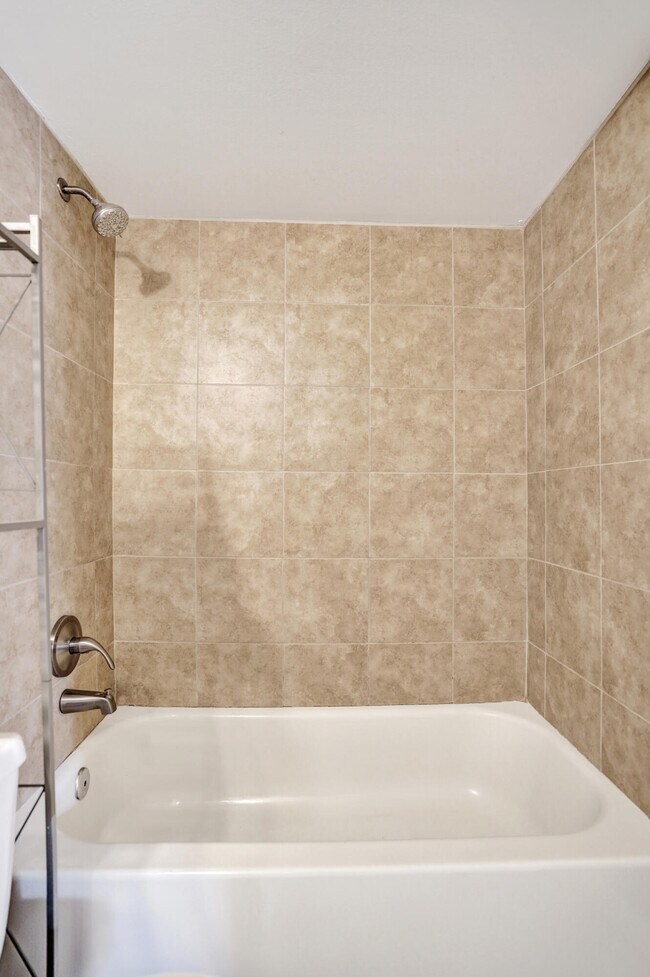 Building Photo - 10585 Royal Palm Blvd