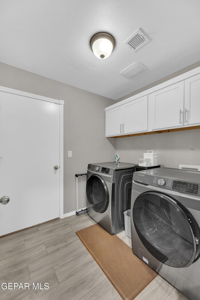 Building Photo - 13936 Garforth Ave