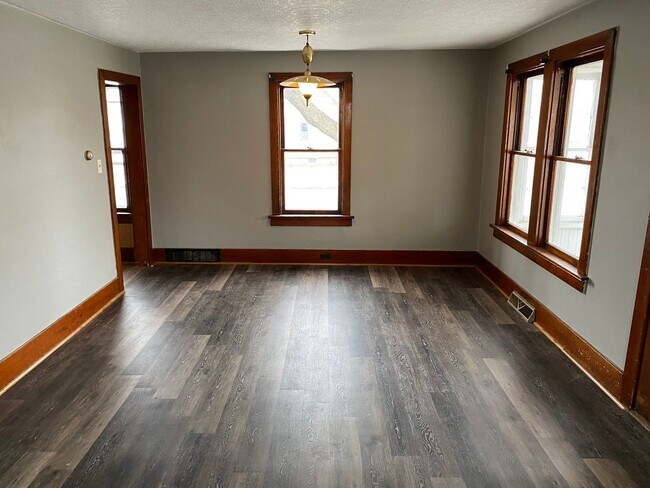 Building Photo - 3 Bedroom home in Rothschild!