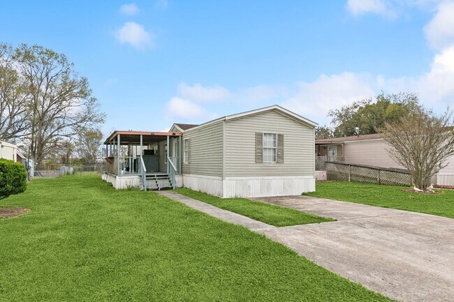 Primary Photo - 121 Timber Ridge St
