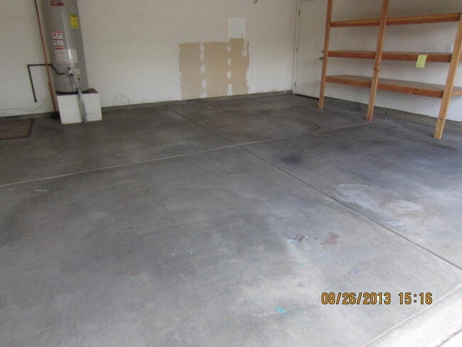 Building Photo - **1st Month FREE!!** Great SW Bend Home Close To The Old Mill!