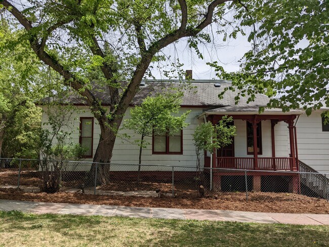 Building Photo - 1804 Mapleton Ave