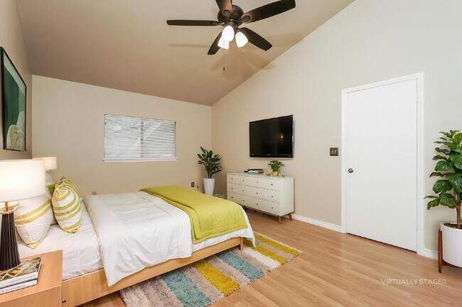 Building Photo - "Charming 3-Bedroom San Antonio Home with Cozy Fireplaces & Ample Storage!"