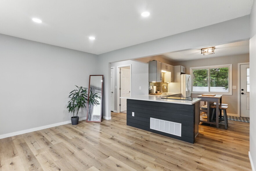 Building Photo - 2514 Woodlynn Ave