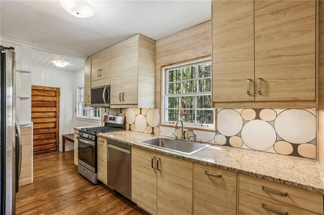 Building Photo - 1304 Conway Rd