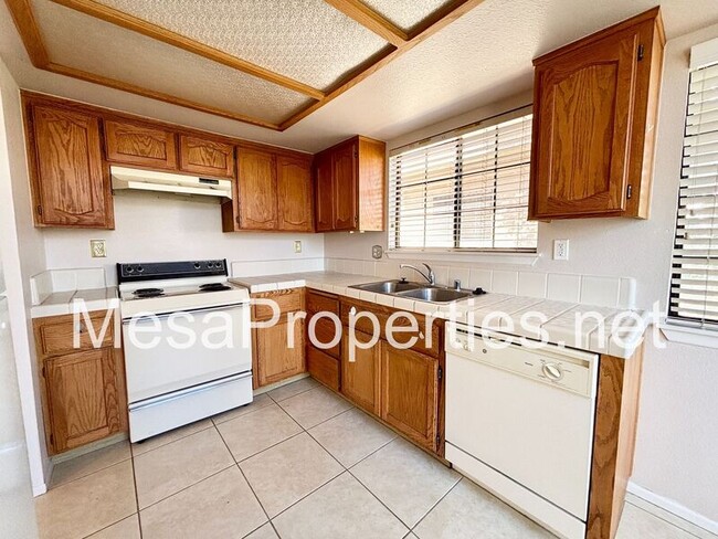 Building Photo - 19182 Elm Dr