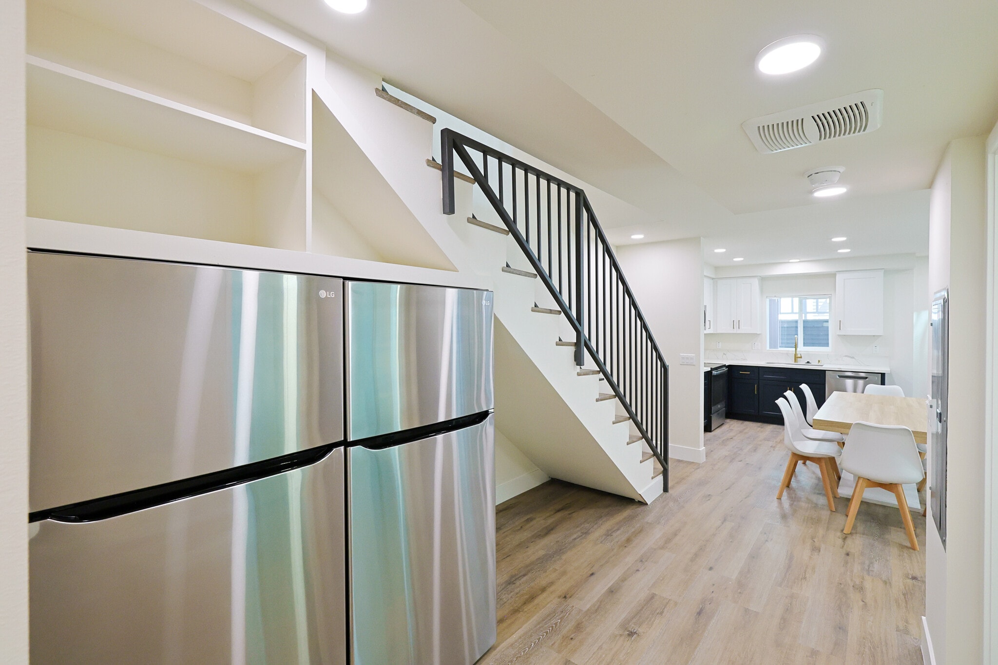 Building Photo - 1426 W 27th St