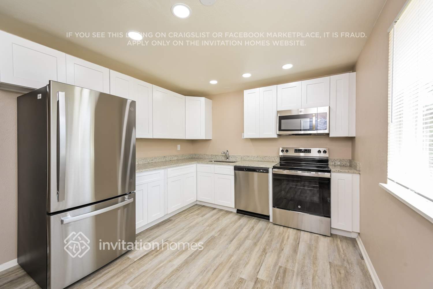 Building Photo - 15884 E Amherst Pl