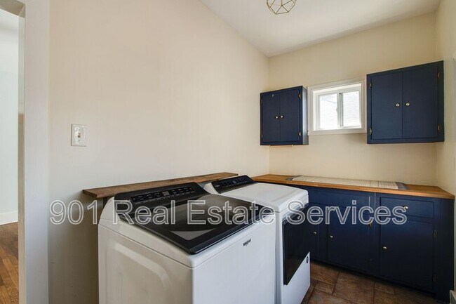 Building Photo - 2182 Evelyn Ave