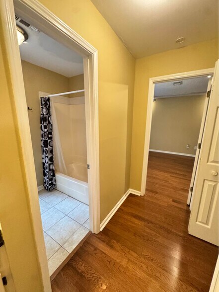 Building Photo - 601 Abingdon Way