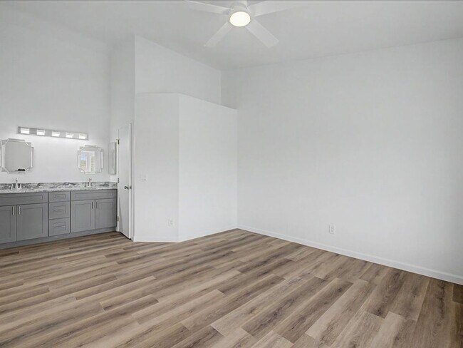 Building Photo - 3 bedroom, 2 bath, Garage