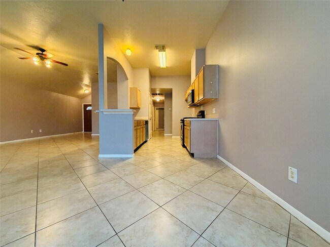 Building Photo - 19730 Cozy Cabbin Dr