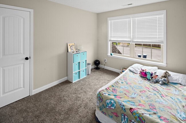 Building Photo - 305 Oleander Ln