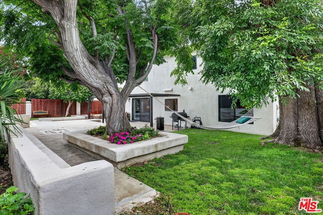 Building Photo - 2148 Elmdale Ave