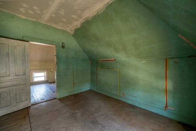 Building Photo - 1827 Gilbert St